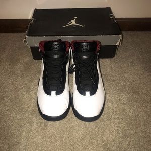 Air Jordan retro 10 “Chicago” size 9